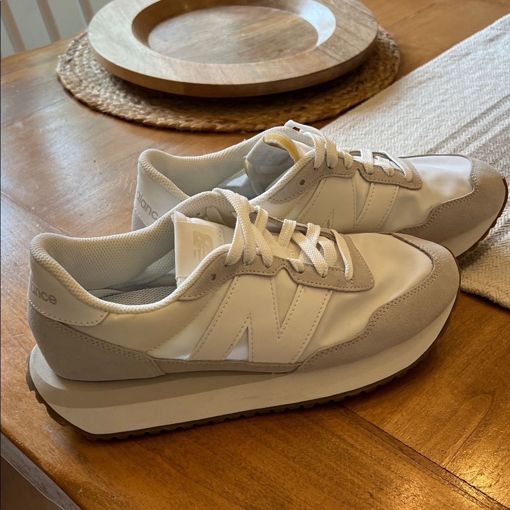 New Balance White & Light Gray Platform Retro Sneakers- like new
